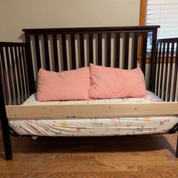 Toddler Crib & Matress