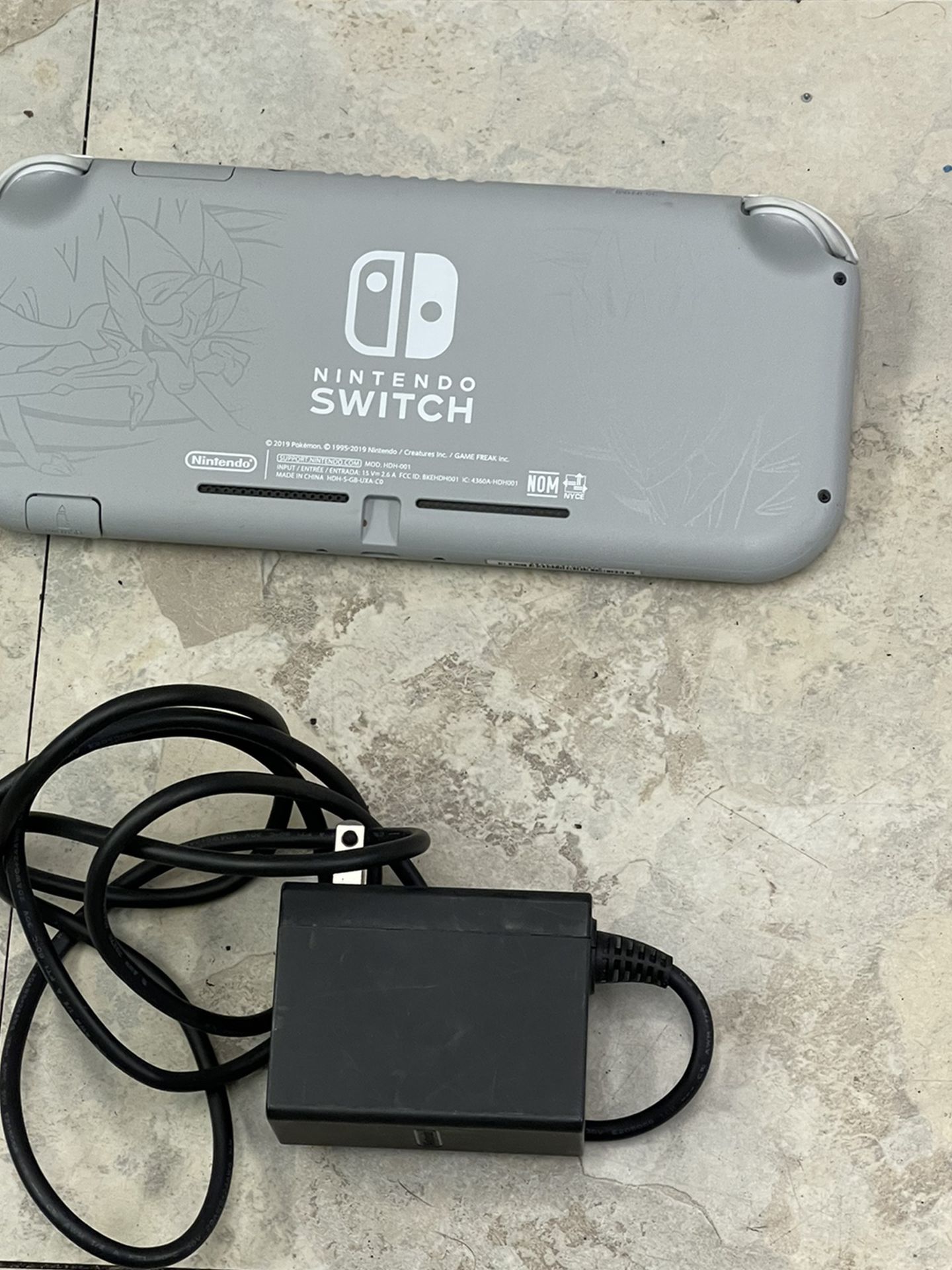 Pokémon Edition Switch Lite With Charger