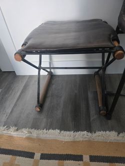 Leather seat/ottoman