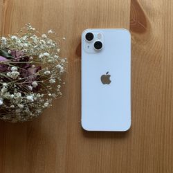 iPhone 13 Unlocked ( Scratches On Screen) 128gb White color