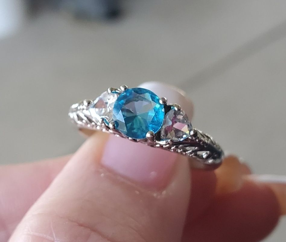 Aquamarine vintage flower ring.... size 9