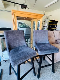 Set of 4 bar stools/ chairs