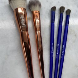 Tresluce beauty and Alamar cosmetics brush set