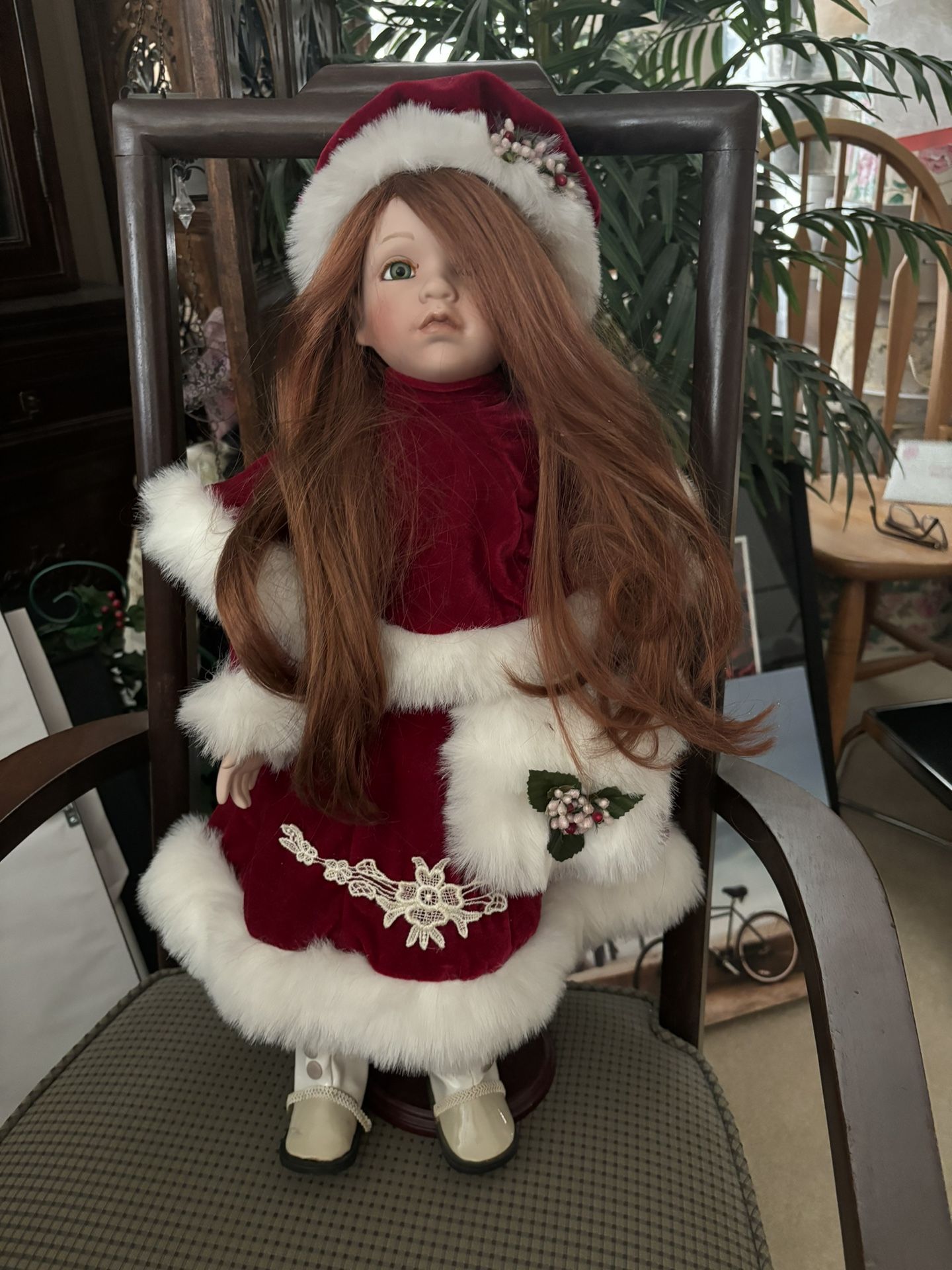 Showstoppers Winter Beauties Christmas Mrs Claus 20" Porcelain Doll