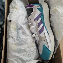 BRAND NEW ADIDAS TENIS SHOES