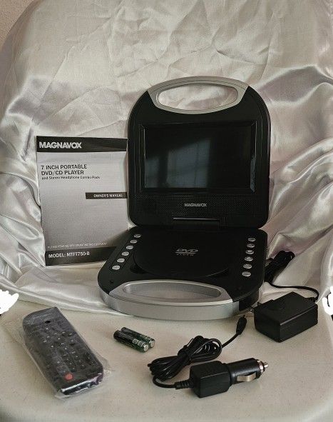 PORTABLE  DVD/CD  PLAYER 