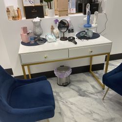 Make Up Vanity With Mirror