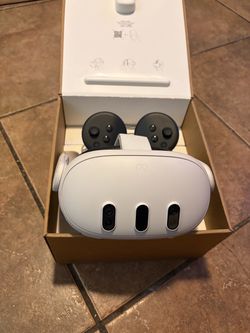 Meta Quest 3 VR Headset with Controllers