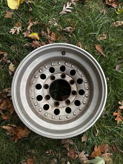 1 Ford F250 8 Lug Wheel 