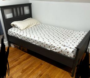 Generic Twin Size Bed w/  Memory Foam Mattress Included