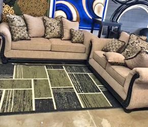 BEAUTIFUL SET OF 2 —2SEATER-3SEATER 🤩🤩🤩