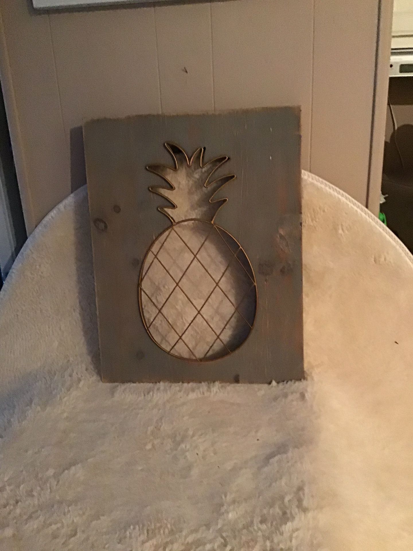 Wood Picture with Wire Pinapple
