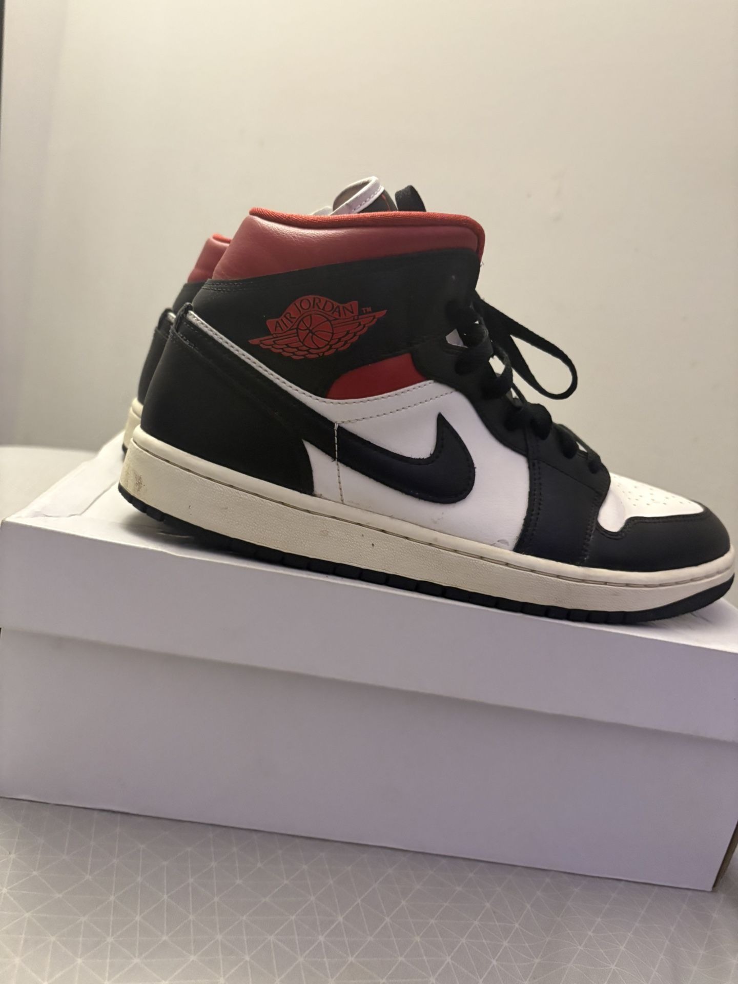 Jordan 1 Mid