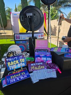 Photobooth with 2x6 prints and keychain station