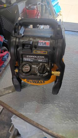 DeWalt flexvolt  2.5 gl air compressor tool only