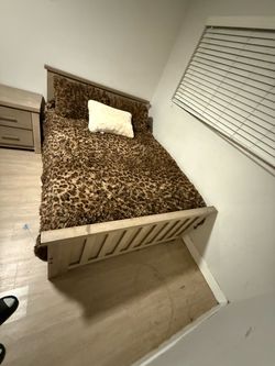 Nice full bed room set
