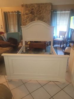 FULL SIZE BED FRAME HEADBOARD FOOTBOARD  WHITE  55" x 76"