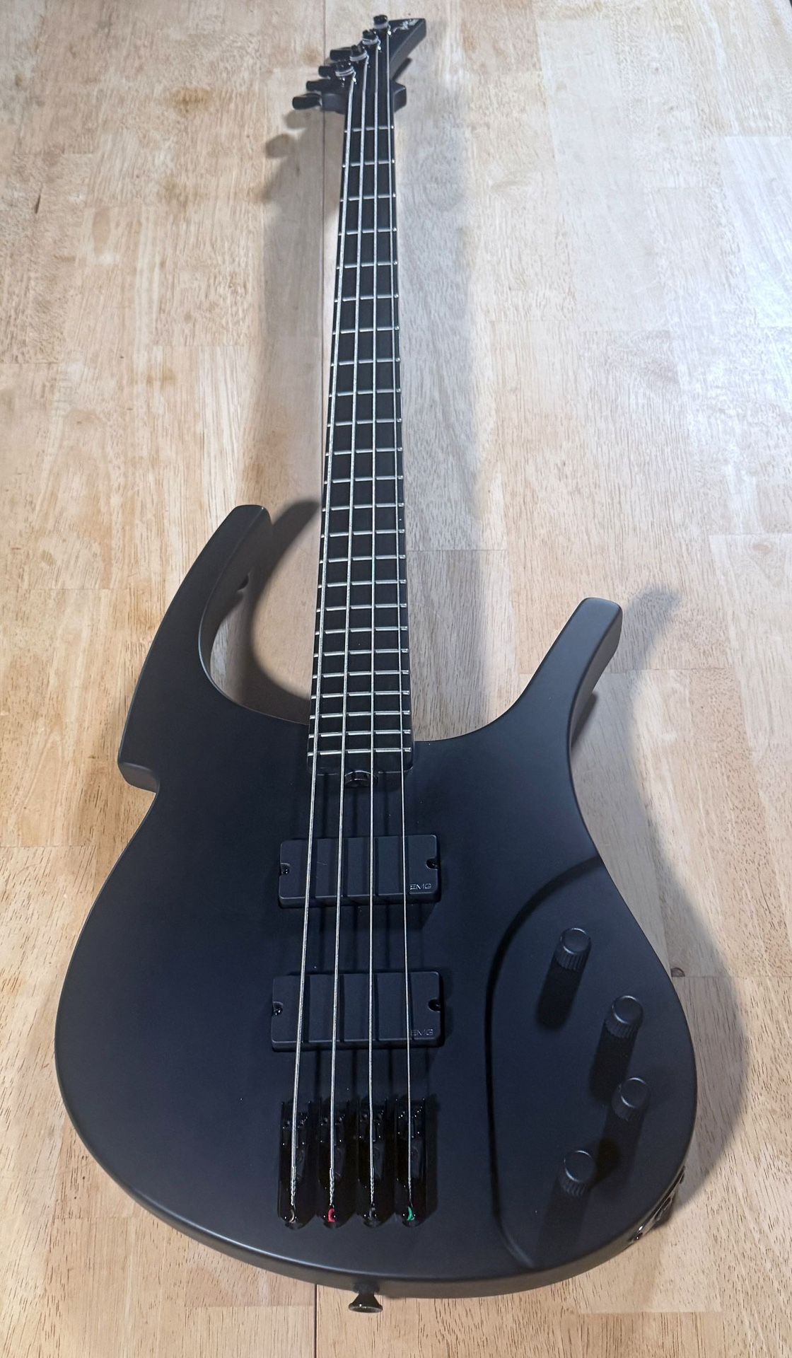 Parker Hornet Bass • EMG Pickups • Lightweight Design • Excellent Condition + Gig Bag