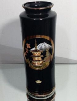 ART CHOKING PORCELAIN VASE - IN THE BOX 11"×4"