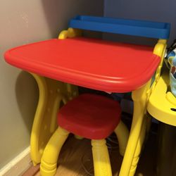 Kids Crayola Desk/ Dry Erase Board With Stool
