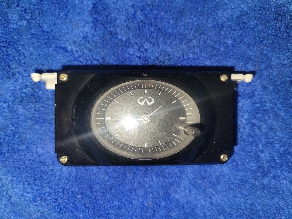 03-04 Infiniti M45 Center Analog Clock