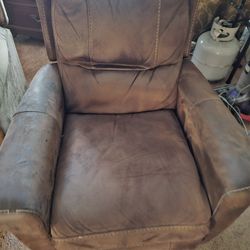 2 Free Reclining Chairs 