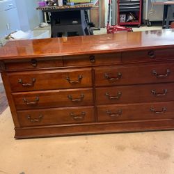 9 Drawers Dresser