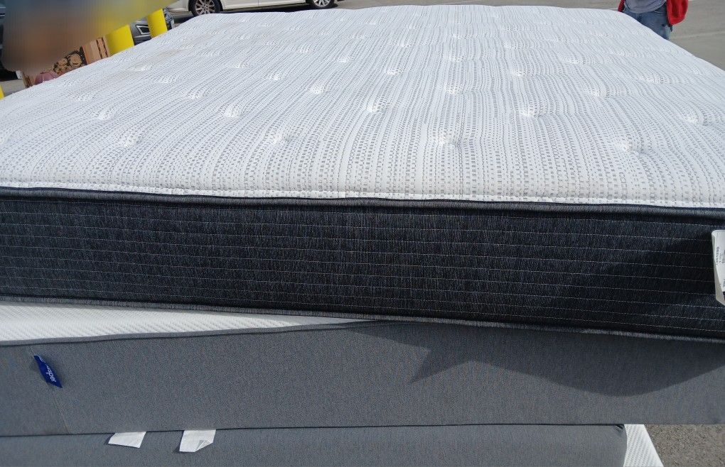 New Beautyrest Silver BRS900 12.25” Medium King Mattress, Cooling Technology, Supportive, 2 Available
