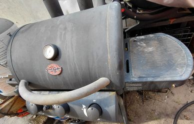 GRILL&SMOKER-BEEN USED UNTIL TAKEN, ALL BURNERS AS WELL AS SIDE BURNER WORKS WELL