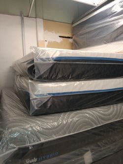 🛌🏾💤💤💤 $169 Full Memory Foam Mattress Available $169 🛌🏾💤💤💤