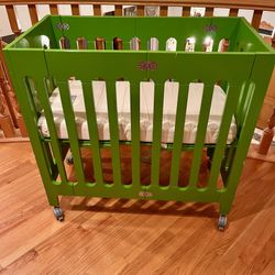 alma mini crib by bloom (green)