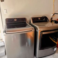 LG Washer And Dryer Barely Used 800$ For Both 