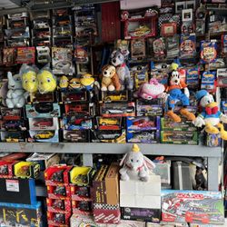 Your Local Toy Store Garage. 125-1:24 Scale, 75-1:18 Scale. Hundreds of 1:64 and 1:43 Scale.