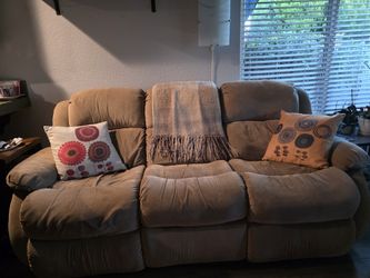 Couch With Dual Recliners