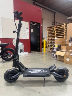 Dual-motor high-speed electric scooter