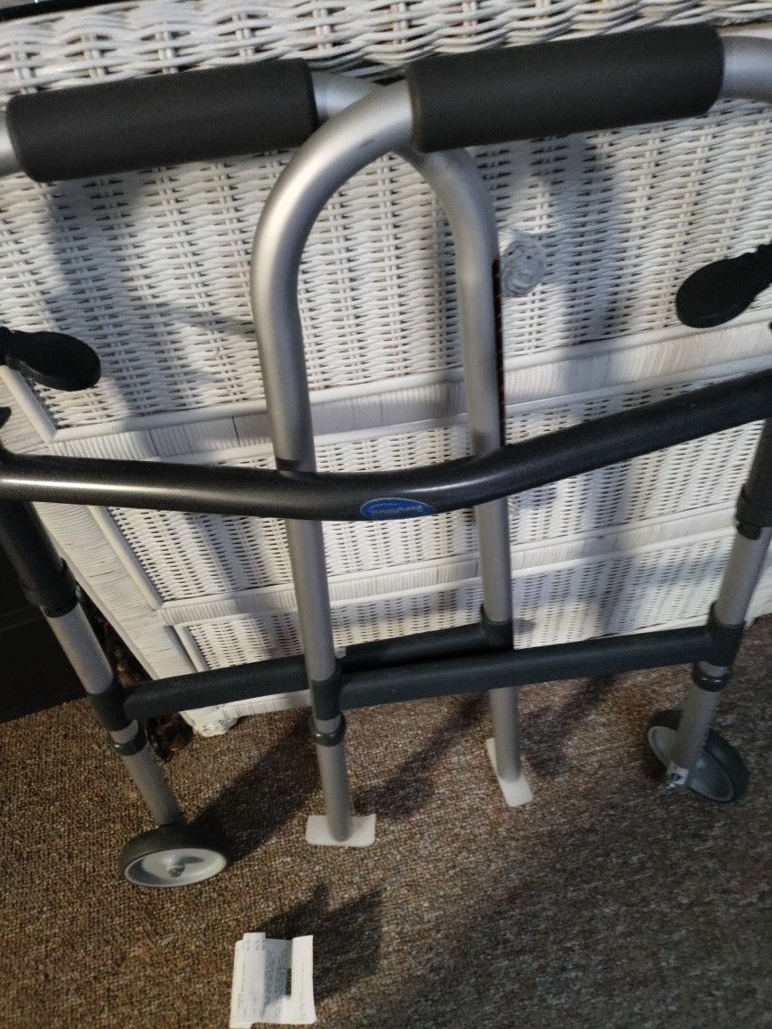 MEDICAL WALKER