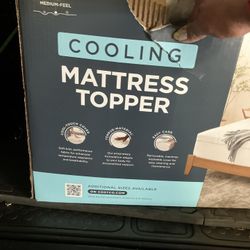NEW COOLING ( Queen) Tempur Pedic Mattress Topper