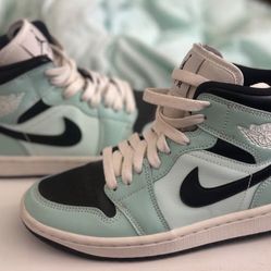 Women’s Air Jordan 1 MID