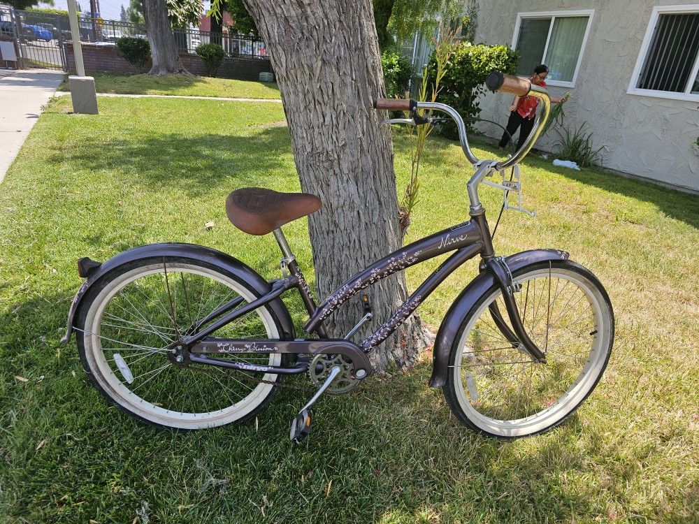 26" NIRVEALUMINUM LADIES BIKE BEACH CRUISER ,NEW TIRE TUBES, RIDES