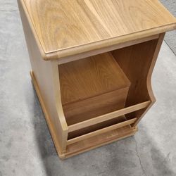 Swivel top end table