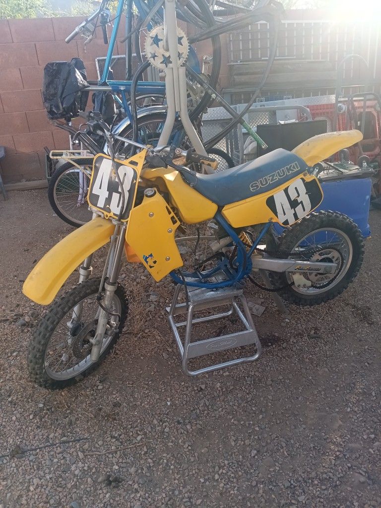 1986 Suzuki Rm 80 Water Cooled - Basket Case -Suspension And Bike Good Cond - Motor All There In Parts - As is