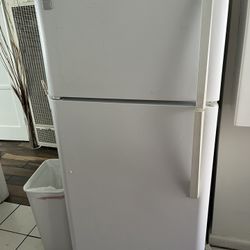 Refrigerator  Kenmore White 