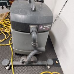 Nilfisk Advance GW5412 Walk behind Commercial Wet/dry Cleaner