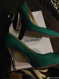 "MARCIANO" SILVER & GREEN HEEL PUMP/ Sz.7 1/2