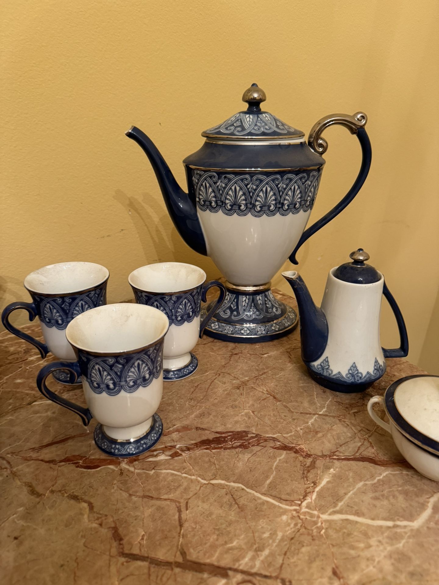 Bombay Teapot Or Coffee Pot With 3 Cups And Creamer