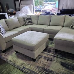 Brand New  Byers Market Bora Feather 3pc Sectionals 🔥