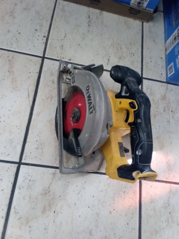 DeWalt Cordless Saw