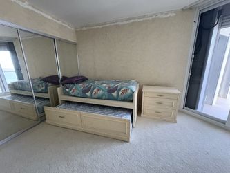 Pull Out Bed (twin)