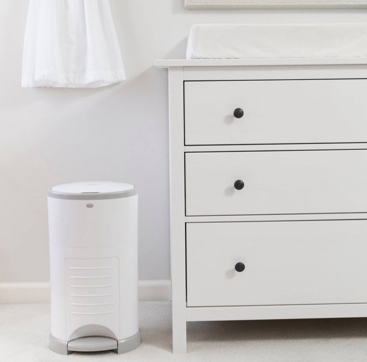 Diaper dekor Hands Free Diaper plus Pail With Free Refills