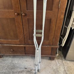 Crutches Free